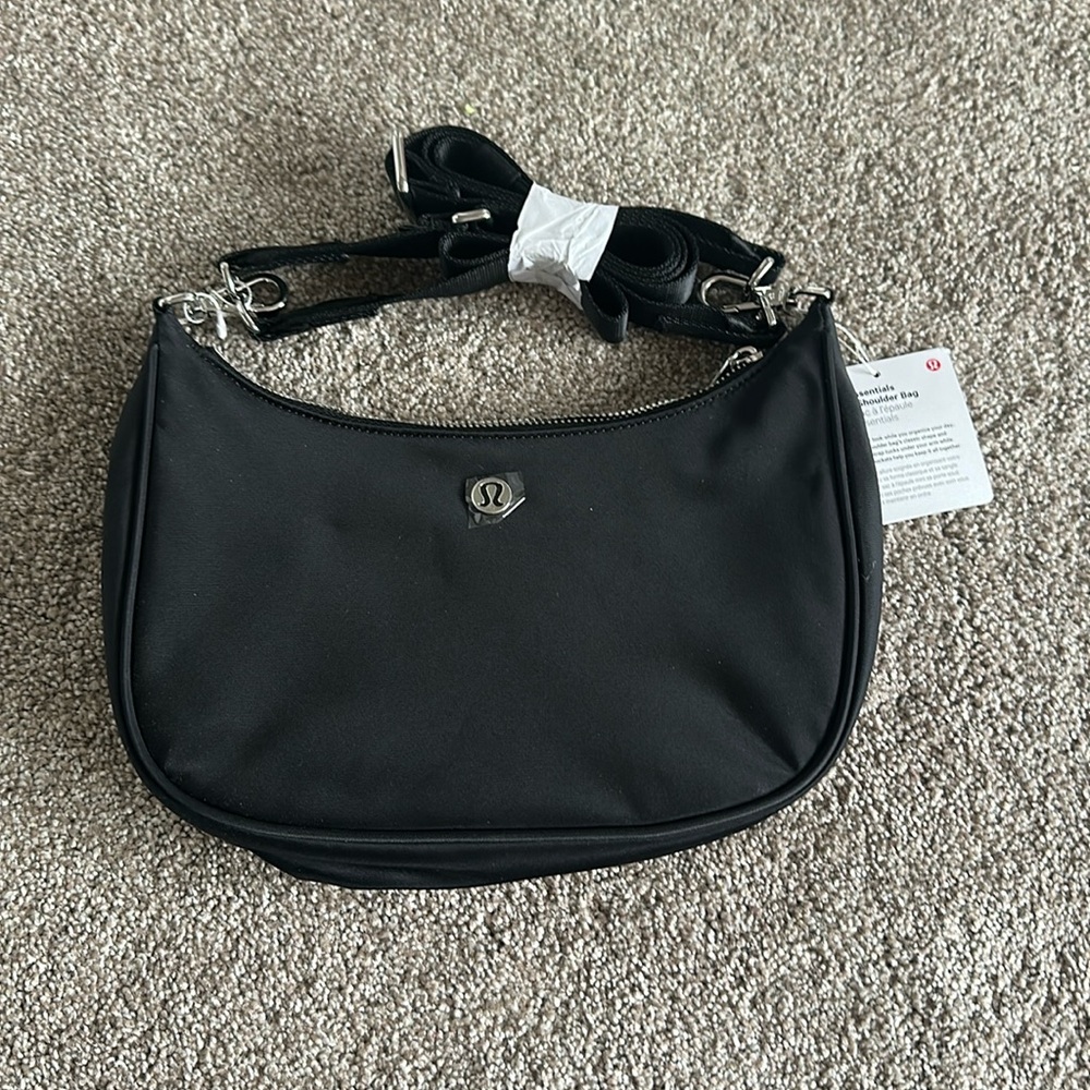 New with tags lululemon city essentials small shoulder bag-black